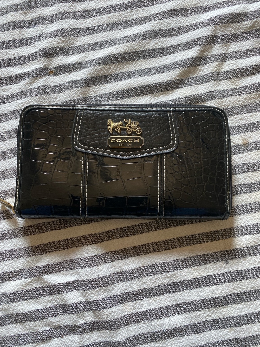 Vintage Coach Black Patent Croc Embossed Zip Around Wallet Y2K